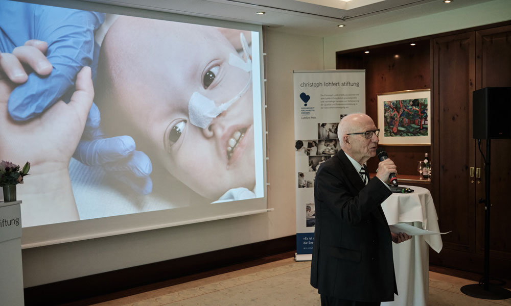 Prof. Heinz Lohmann moderierte die Verleihung des Lohfert-Preises 2024.