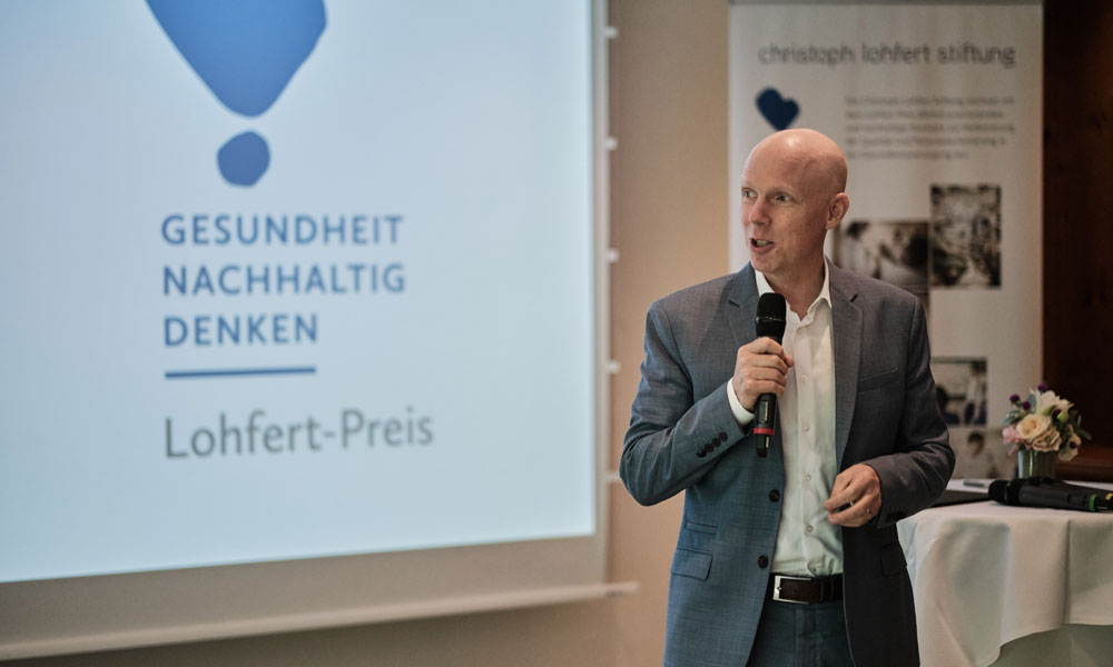 Der Hamburger Staatsrat für Gesundheit und Arbeit, Tim Angerer, würdigte das Preisträgerprojekt SICKO mit einem Grußwort.