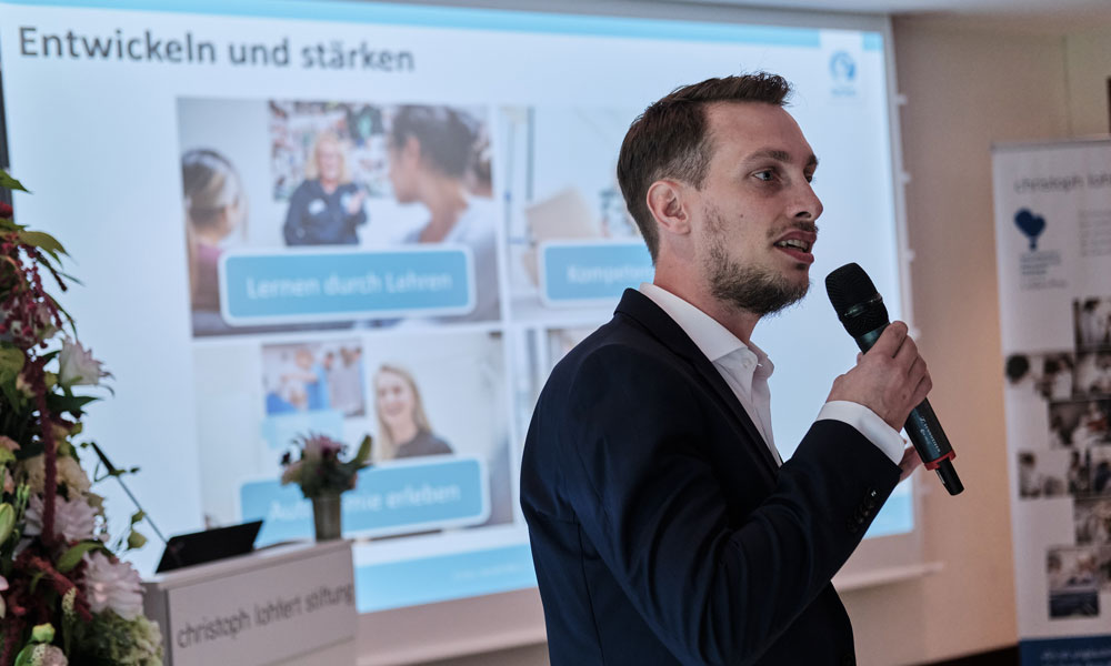 Preisträger 2024 Dr. Urs Mücke stellt sein Projekt "SICKO - Sicherheit in der Kinderonkologie" vor