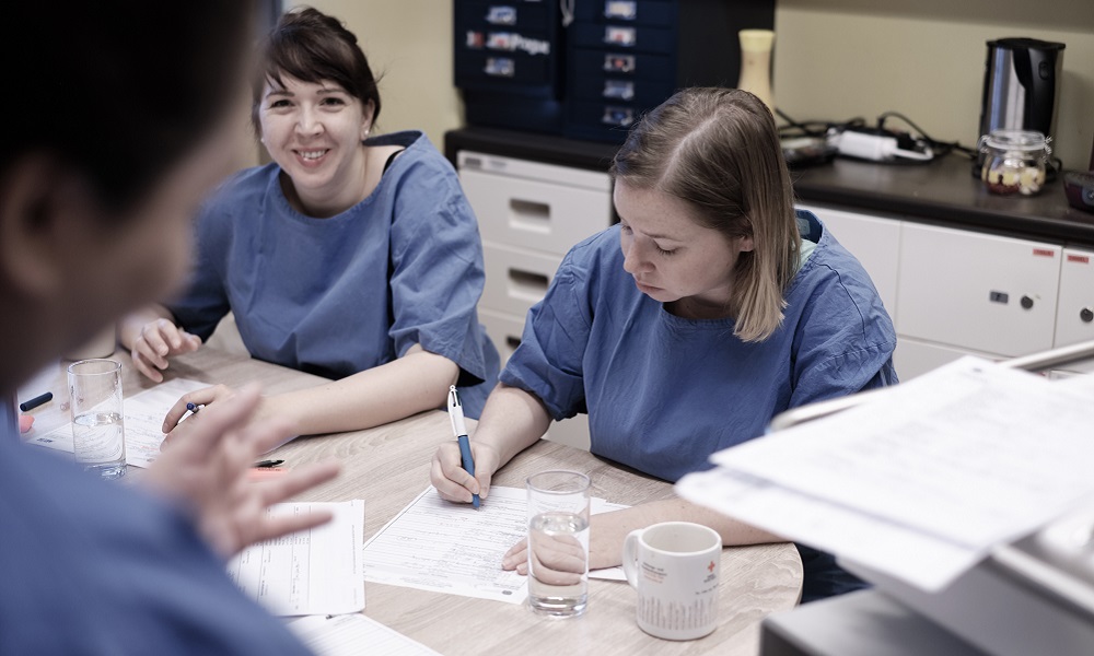 Mehr Zeit für die Pflege – bei der Planung in der  Frühbesprechung.