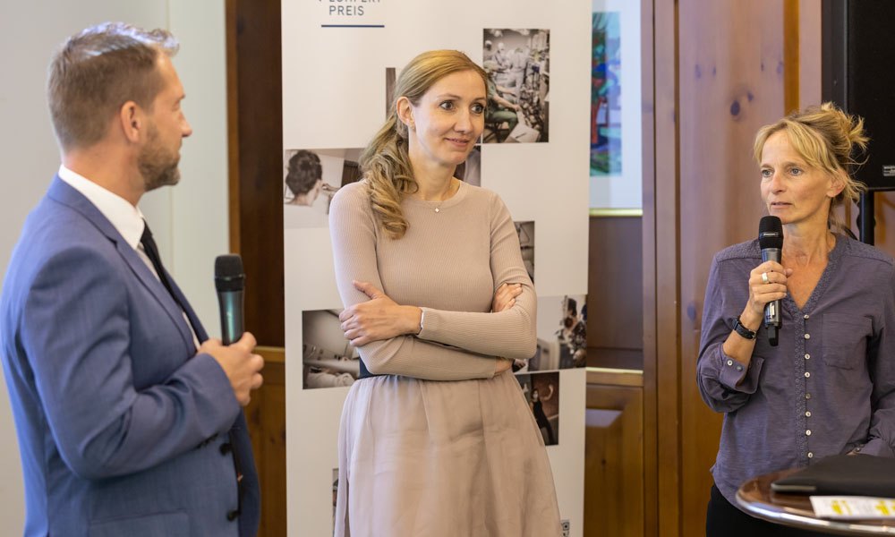 Im Gespräch über den Podcast: Prof. Zacharowski mit Virologin Prof. Sandra Ciesek und Journalistin Katharina Mahrenholtz