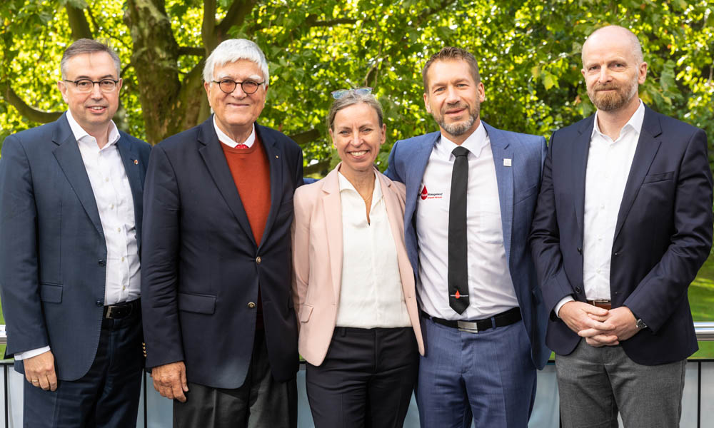 Vertreter von Jury und Kuratorium mit dem Vorstand der Stiftung, v.l.n.r. Karsten Honsel (Jury), Dr. Detlef Thomsen (Kuratorium), Vorständin Carolina Lohfert Praetorius und Vorstand Prof. Dr Dr. Kai Zacharowski, Stefan Engel (Kuratorium)