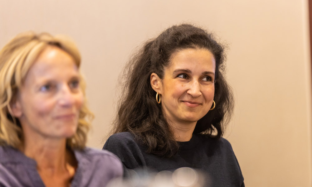 Bei der Vorbesprechung: Katharina Mahrenholtz und Beke Schulmann (Medienpreisträgerinnen)