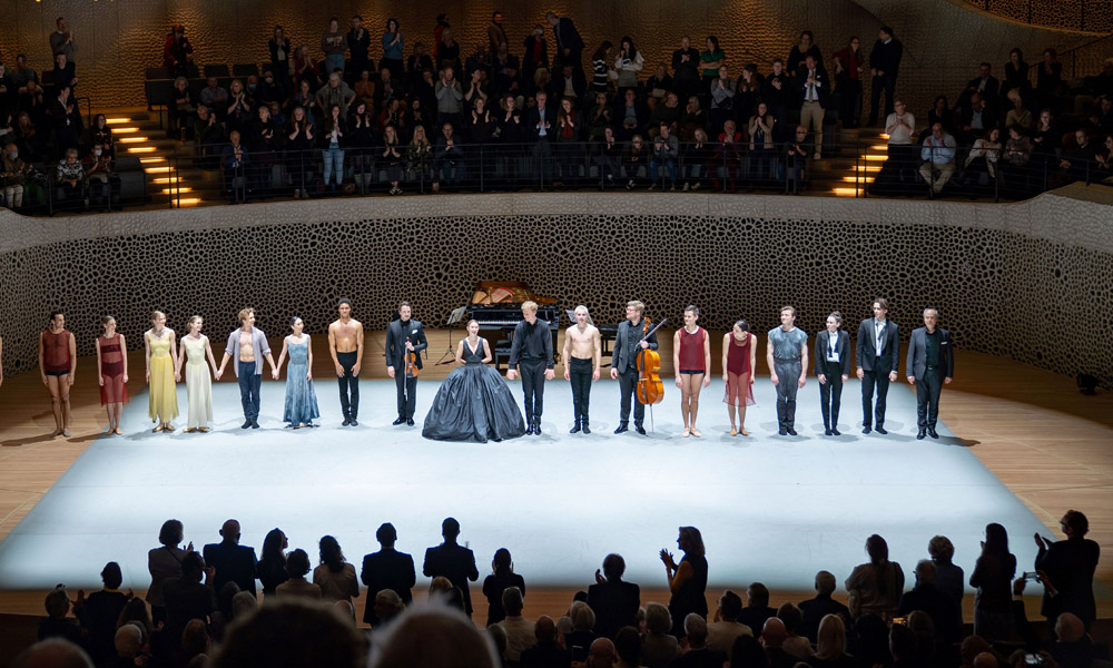 Schlussapplaus von Kammerballetten in der Elbphilharmonie, Foto: Tom McKenzie