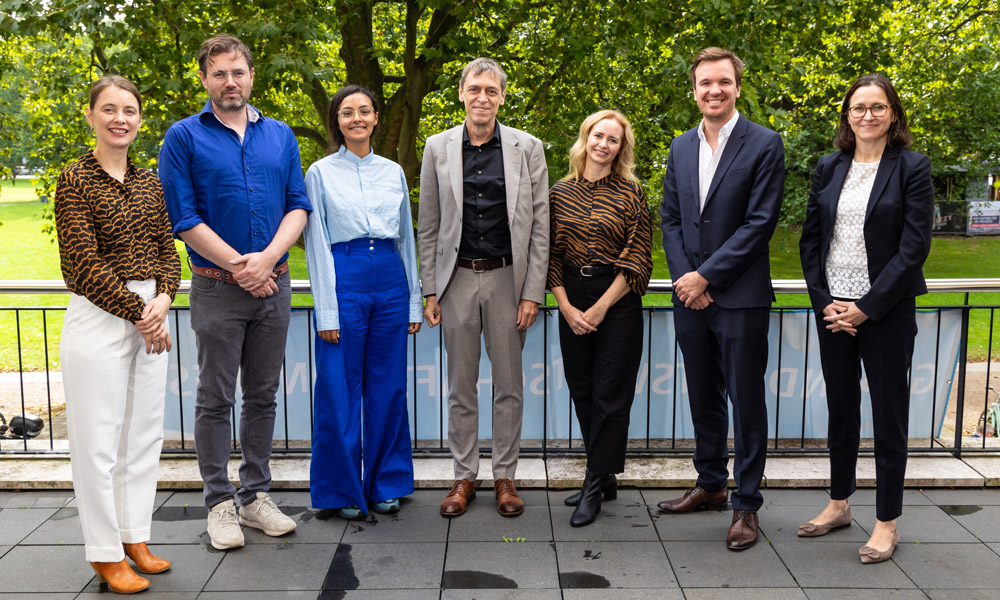 Das Preisträgerteam v.l.n.r.: Claudia Hartmann, PD Dr. Felix Fischer, Dr. Alizé Rogge, Prof. Dr. Matthias Rose, Dr. Andrea Figura, Dr. Christoph Paul Klapproth, PD Dr. Maria Margarete Karsten