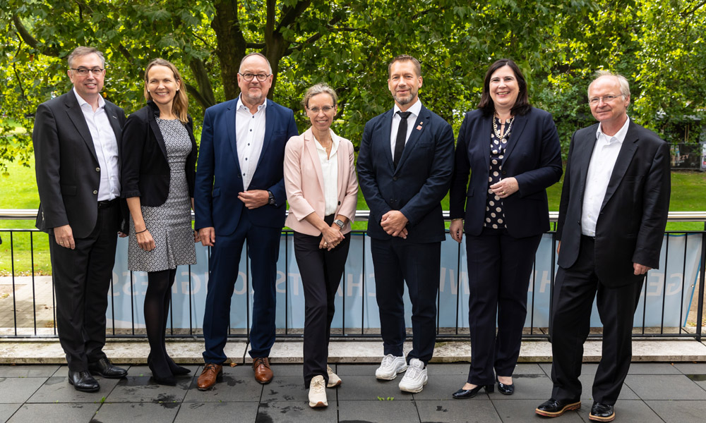 Jury und Vorstand (v.ln.r.): Karsten Honsel, Prof. Dr. Andrea Steinbicker, Dr. Andreas Tecklenburg, Carolina Lohfert Praetorius, Prof. Dr. Dr. Kai Zacharowski, Prof. Dr. Claudia Schmidtke, Prof. Dr. Volker Amelung